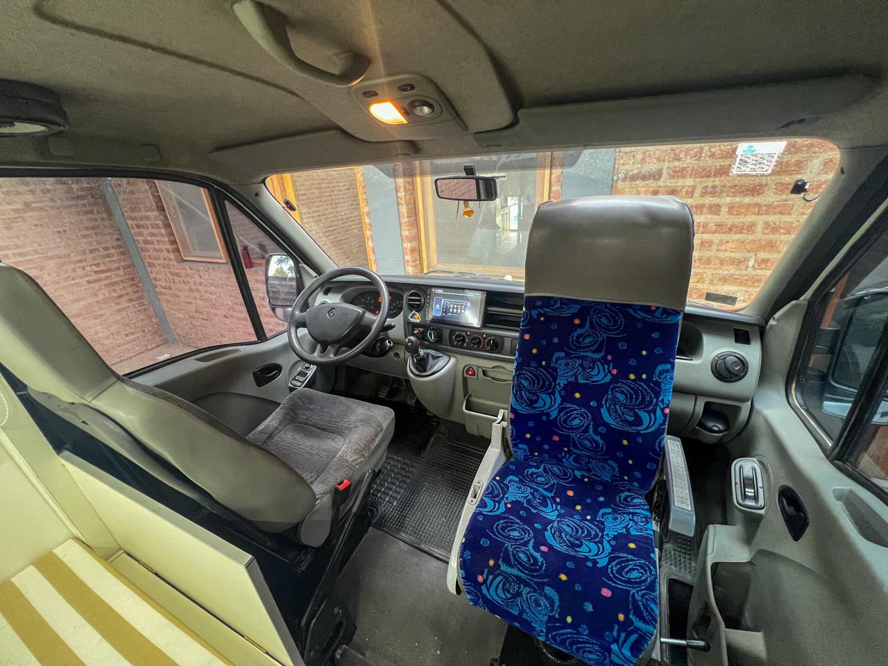 Cabina de la Renault Master con dos butacas
